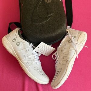 Nfinity Flyte cheer shoes 7.5 brand new